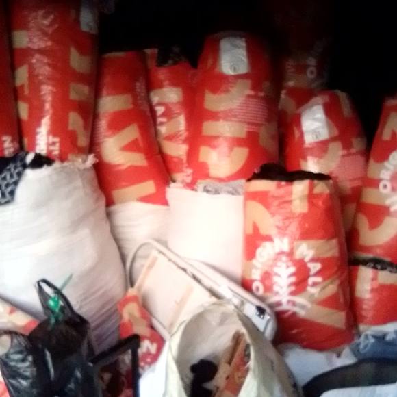 Bundle of 6+ women's clothes. - Picture 3 of 5